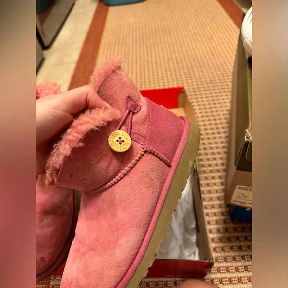 Pink Uggs size 5 - Picture 5 of 5